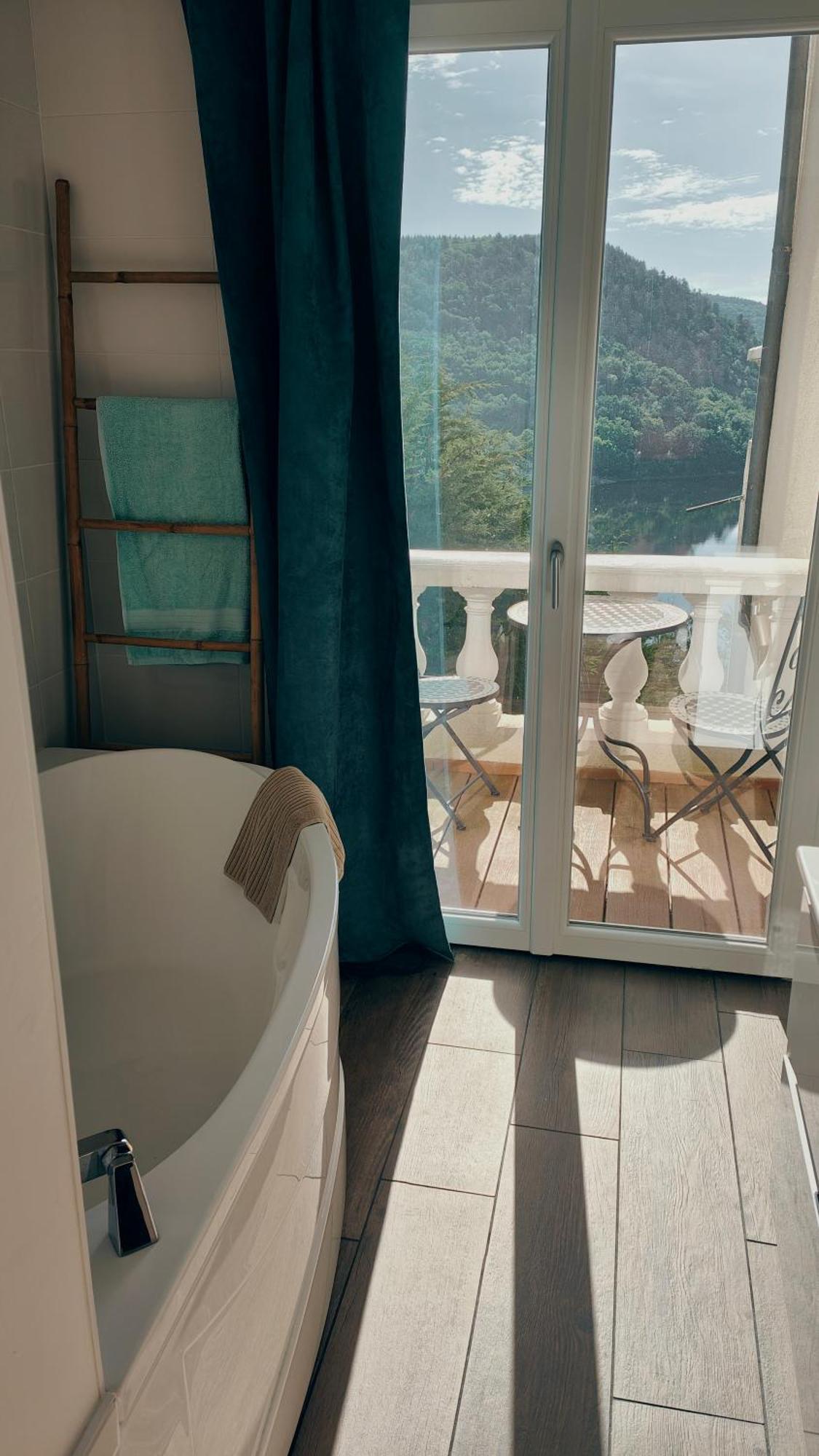 Ma Au Bord De L'eau Guest house Miremont (Puy-de-Dome)